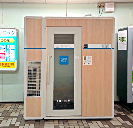 CocoDesk 京急久里浜駅 西口通路