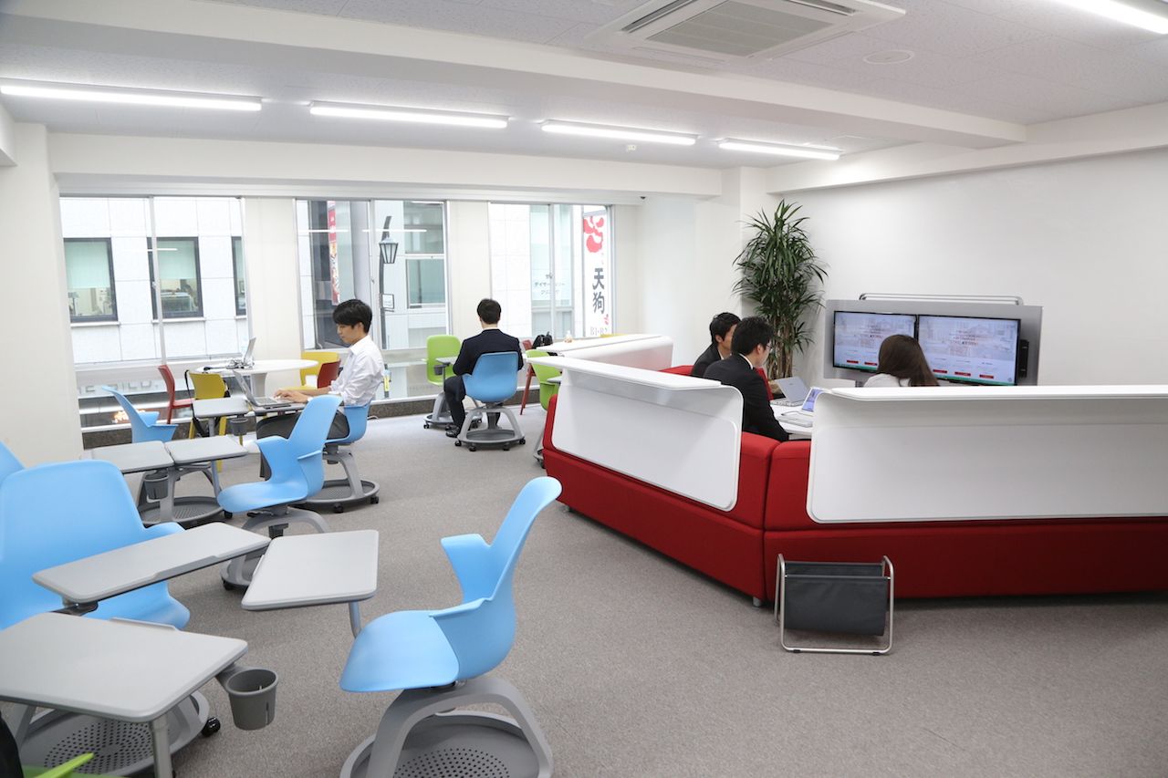 TRiLE東京 Powered by fabbit