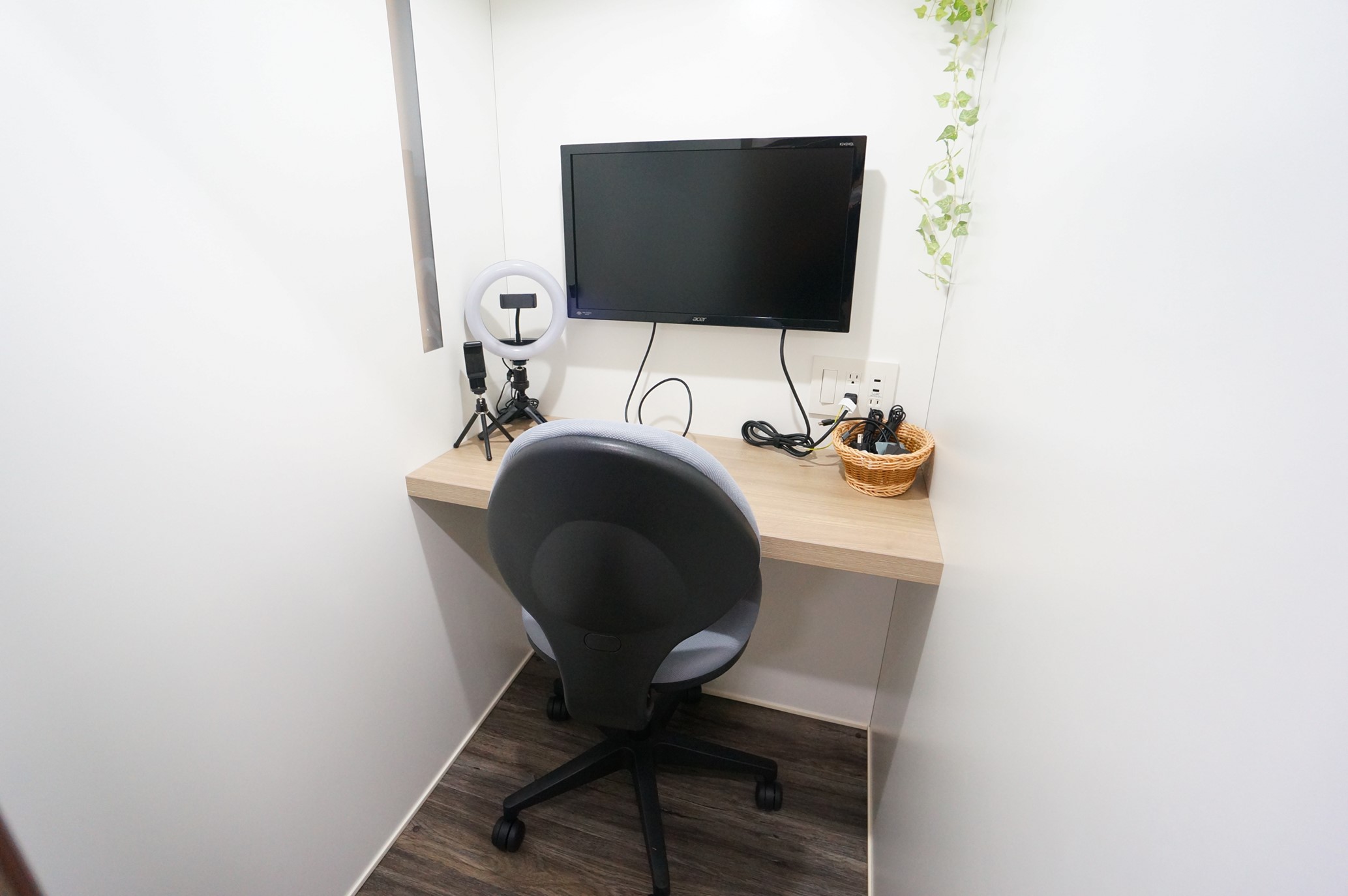RemoteworkBOX  個室型ワークブース鶴見