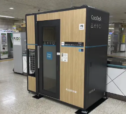 CocoDesk 駒込駅 南改札 地上ゆきエレベーター付近