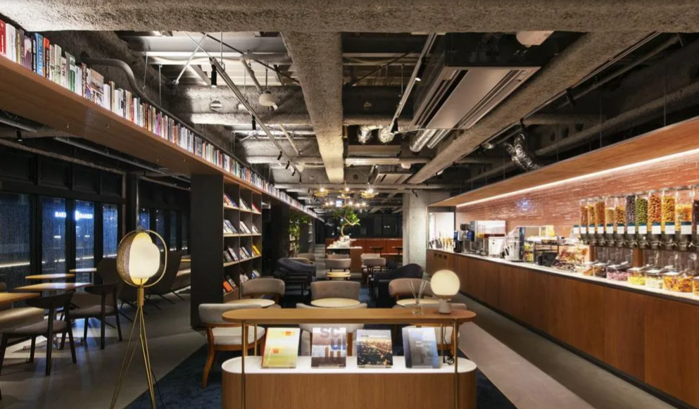 TSUTAYA BOOKSTORE 下北沢