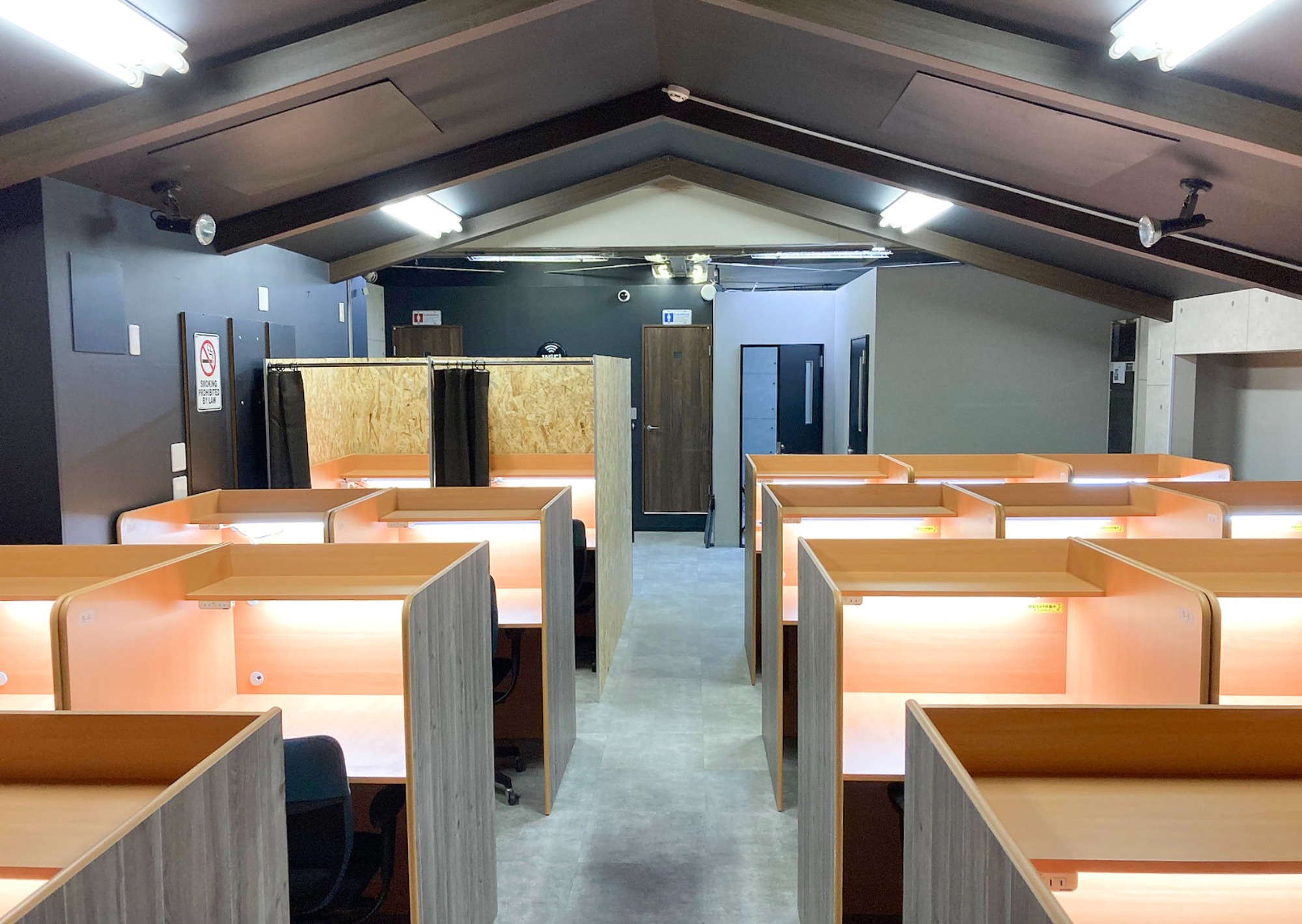 いいオフィス相模原 by Desk Booth AOG