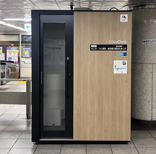 CocoDesk 飯田橋駅　出口B1・B4通路 飯田橋方面改札横